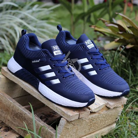 sepatu adidas pria.